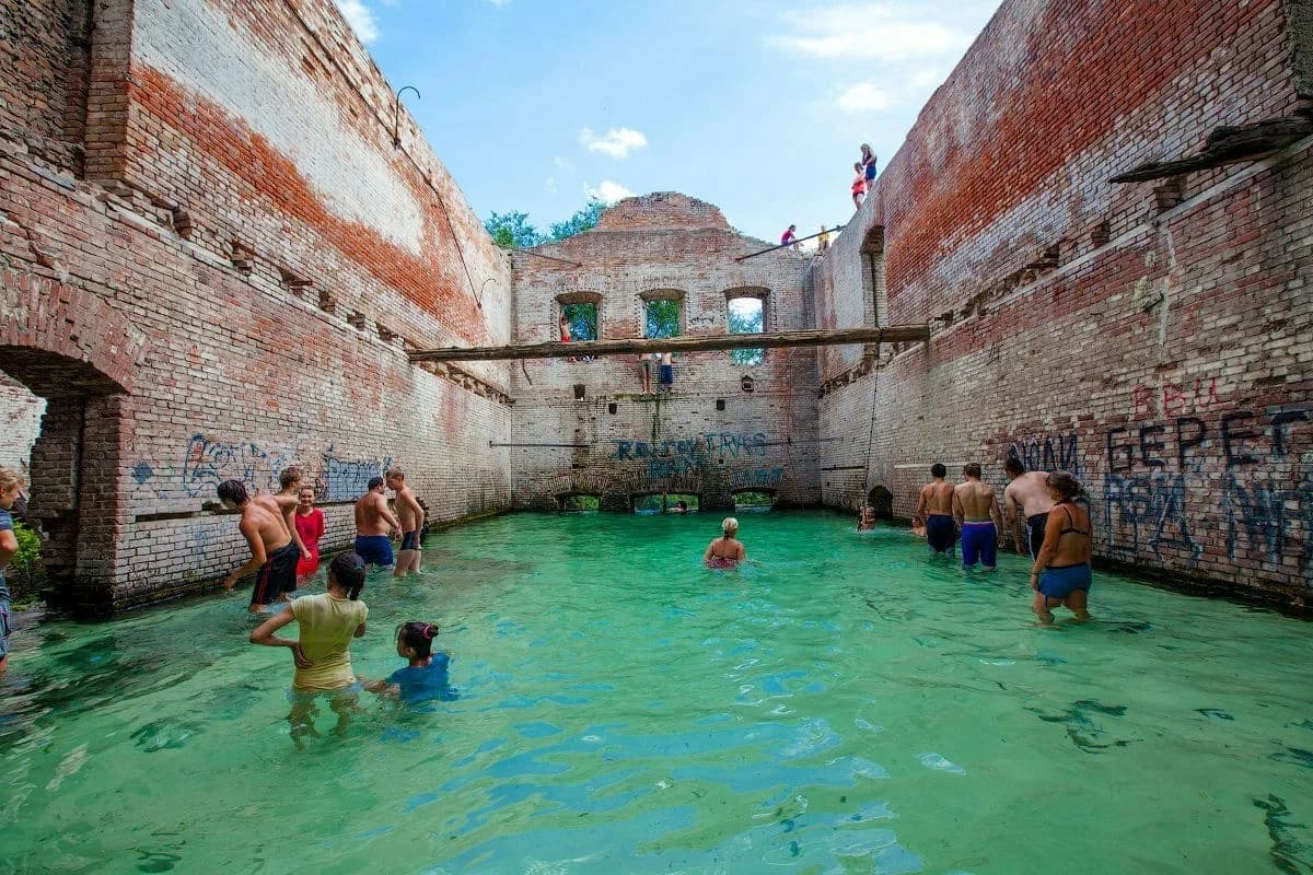 Парамоновские склады