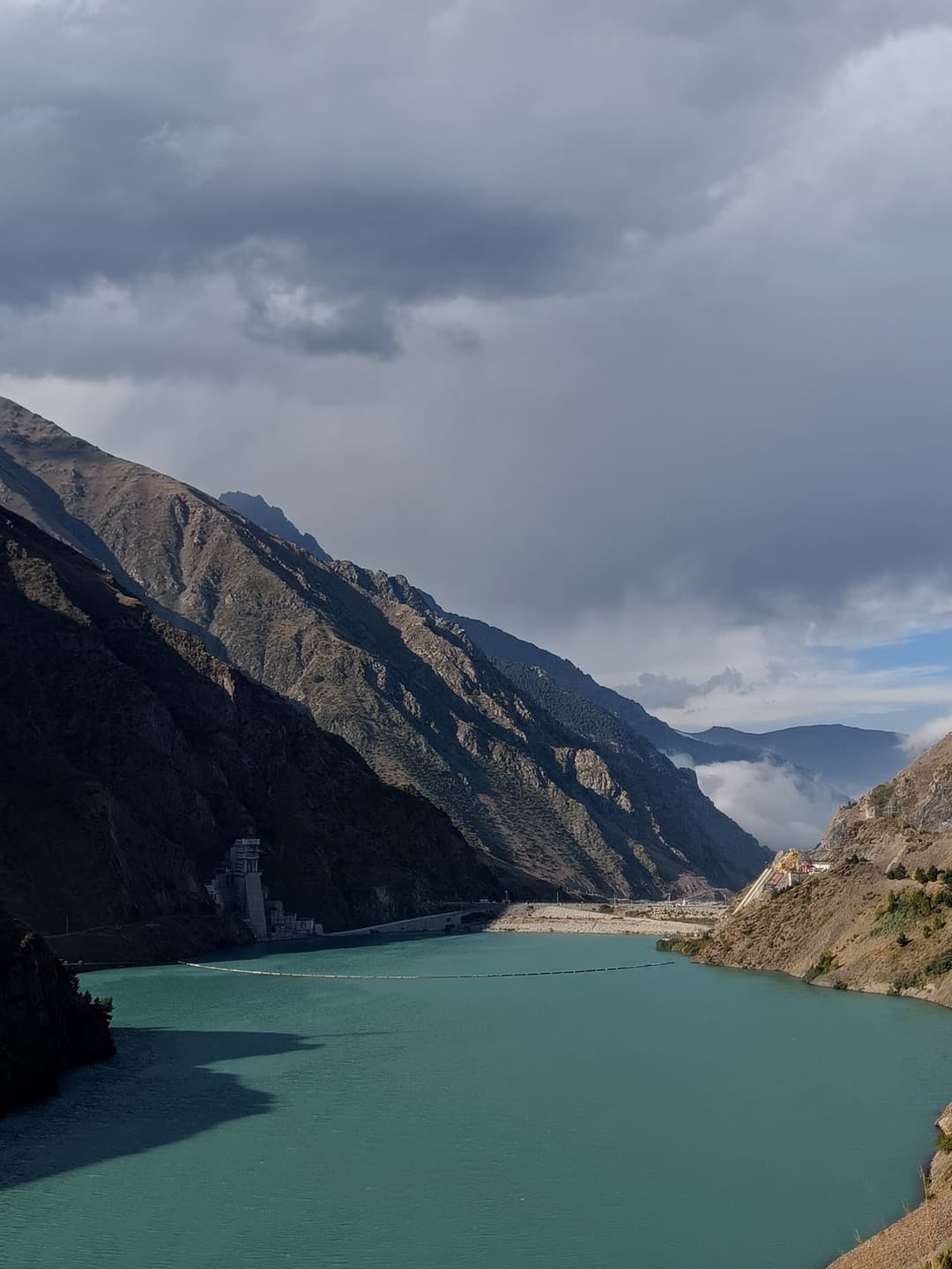 Плотина Зарамагской ГЭС