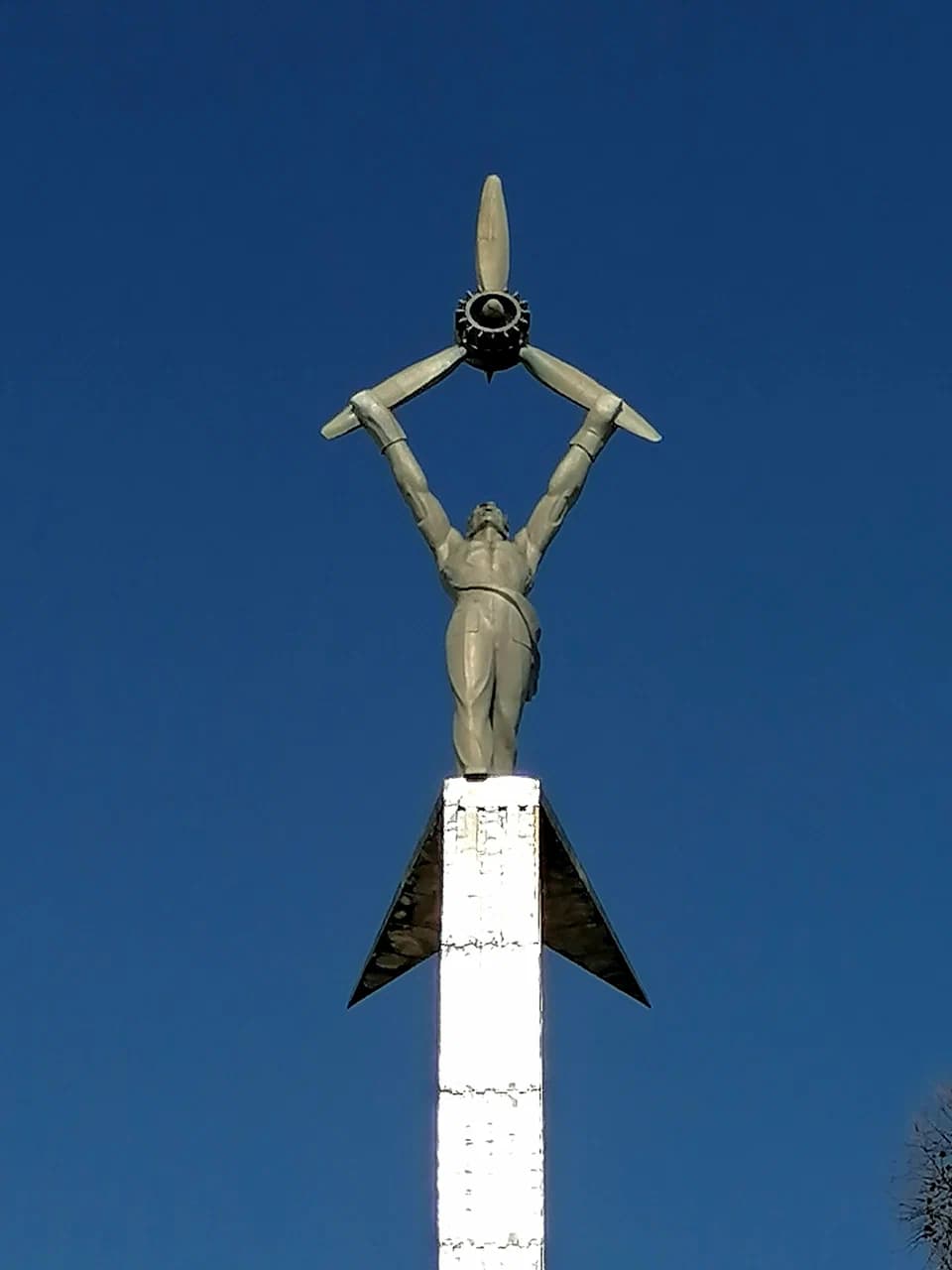 Стела боевым и трудовым подвигам рыбинцев